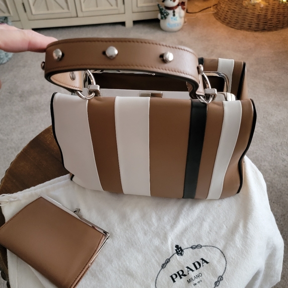 RARE Authentic Prada Baiadera Frame Bag - Picture 7 of 7